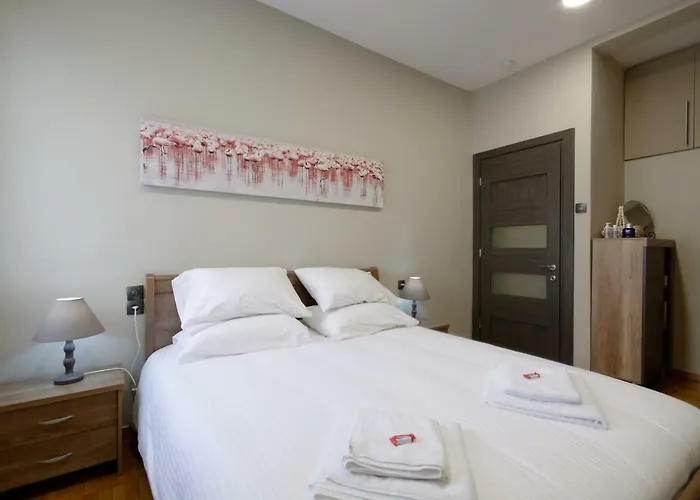 “Zeus”, Stylish Luxury Business Suite In The Heart Of Athens.