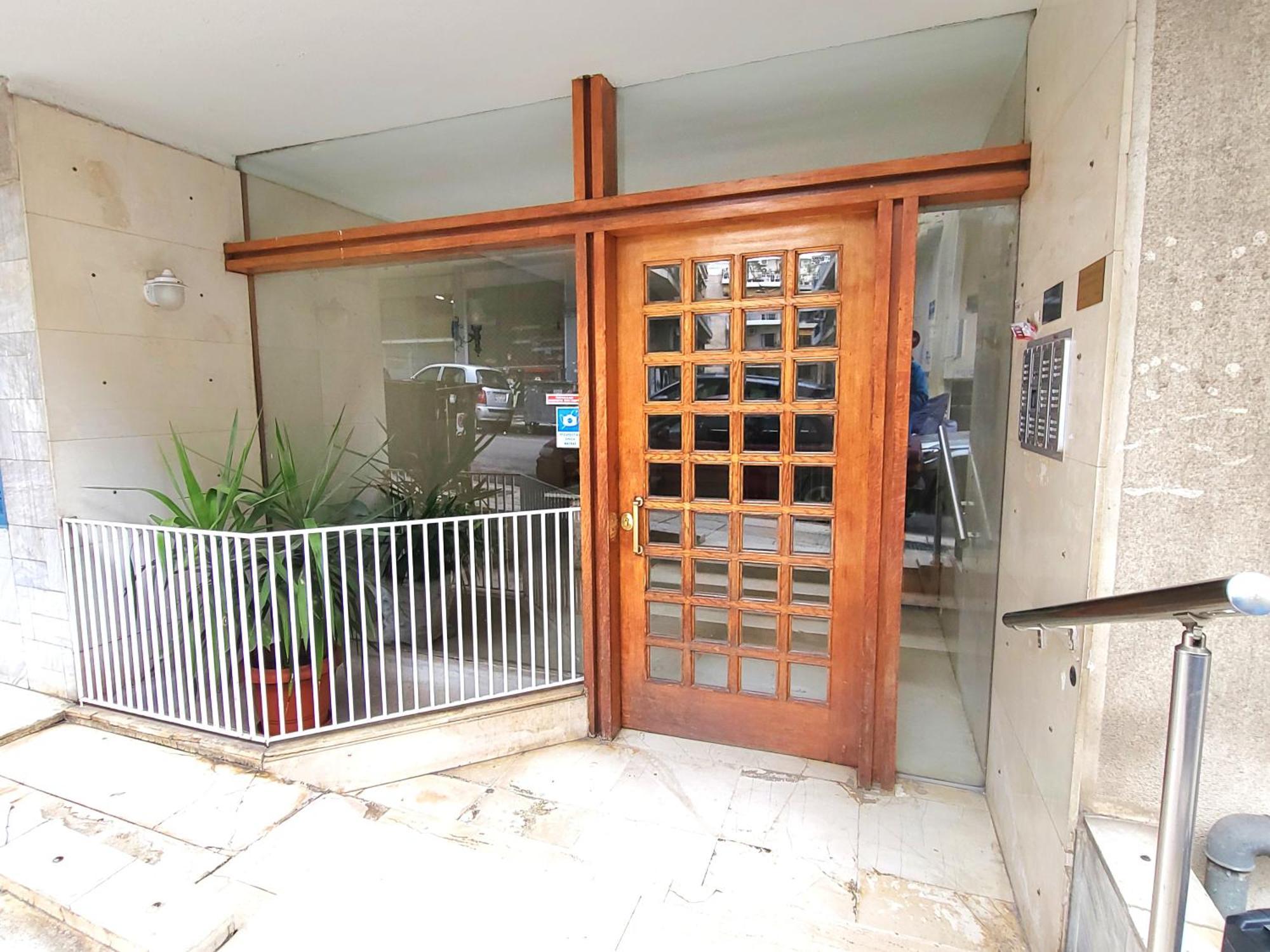 “zeus”, Stylish Luxury Business In The Heart Of Athens.
