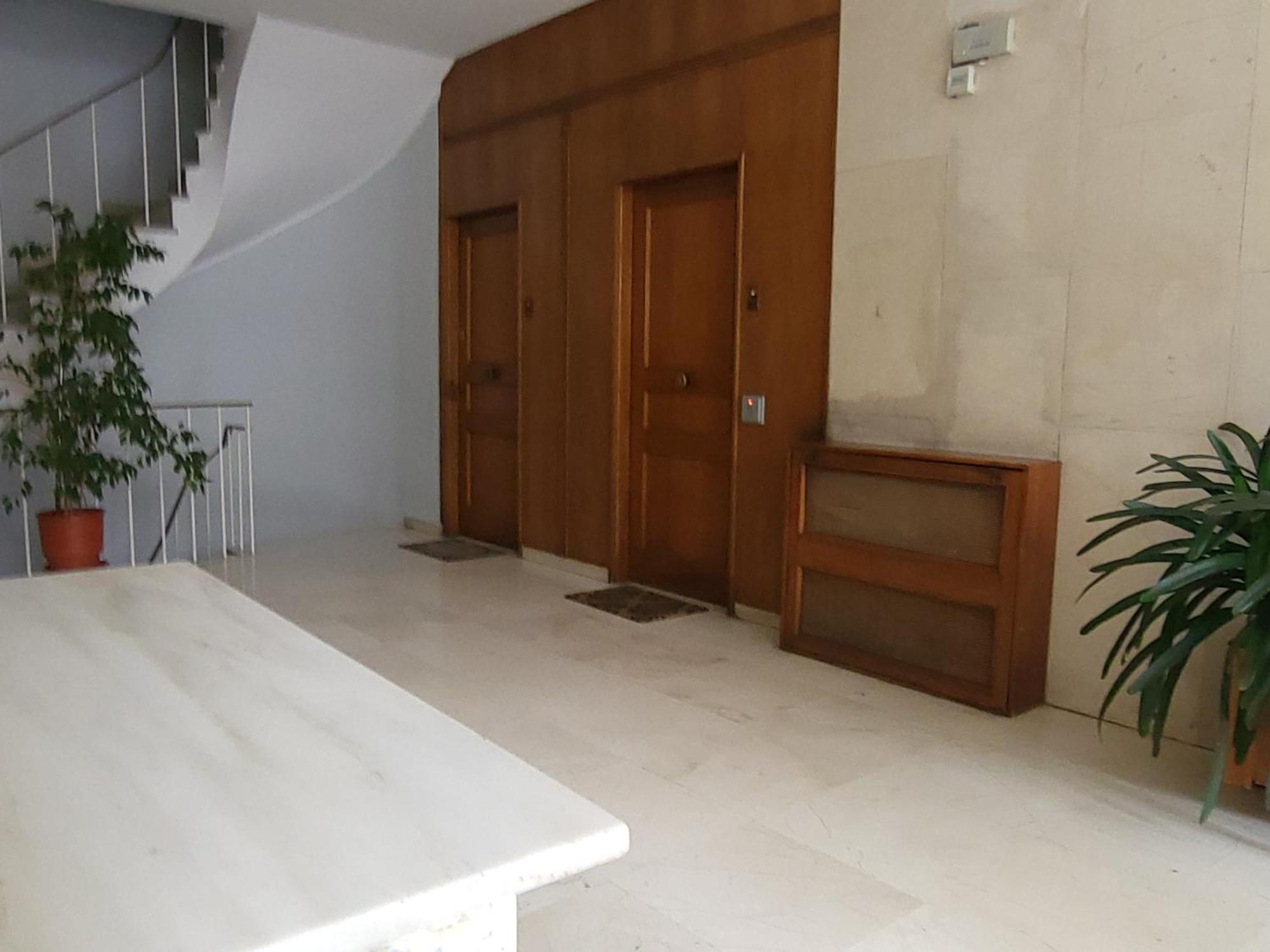 “zeus”, Stylish Luxury Business In The Heart Of Athens.