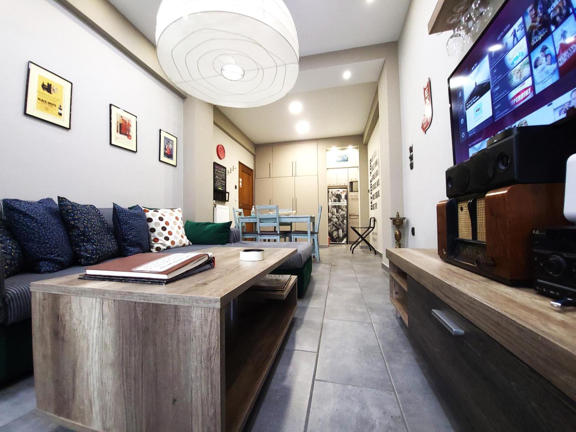 “zeus”, Stylish Luxury Business In The Heart Of Athens. * Atenas