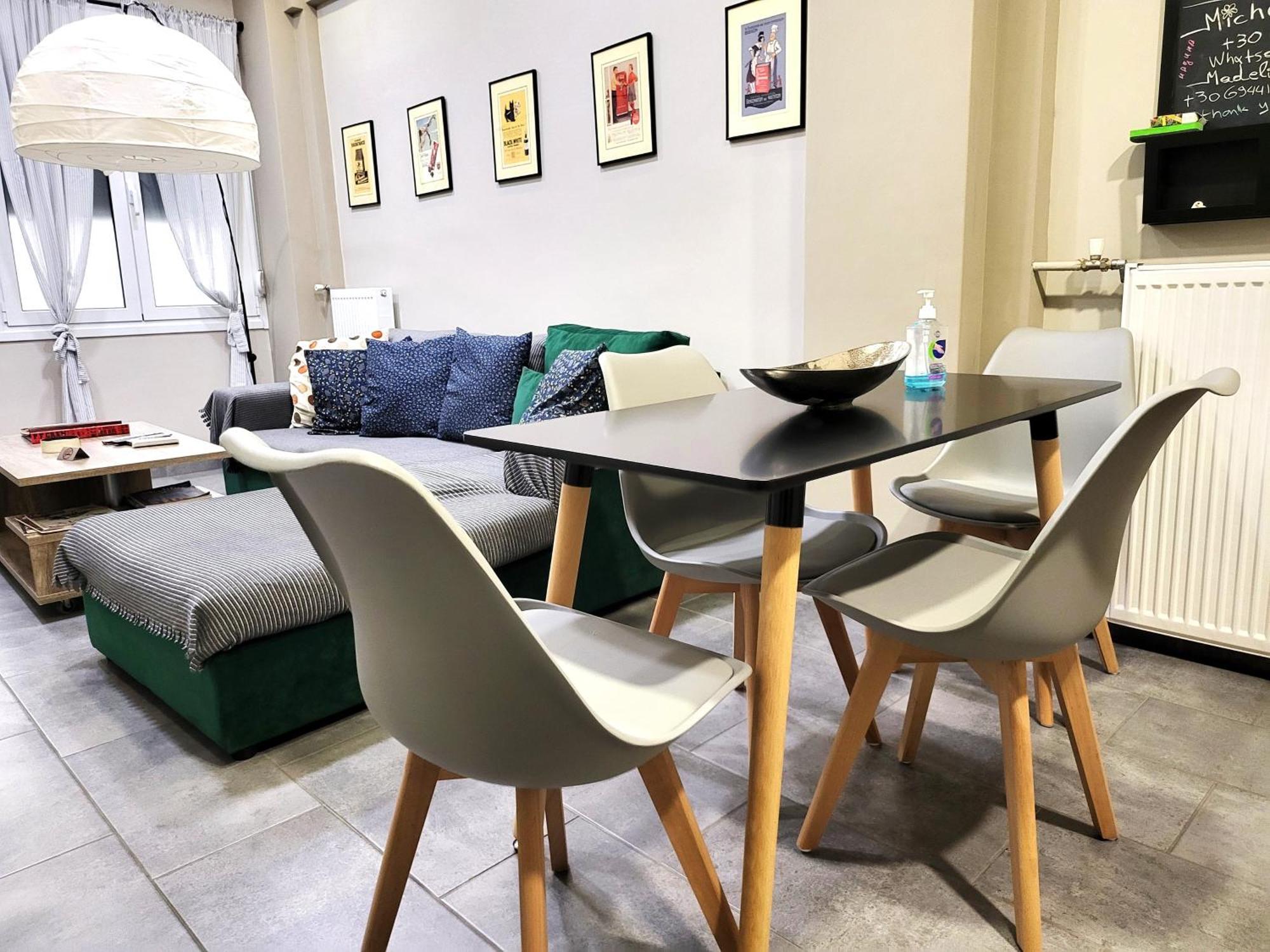 “zeus”, Stylish Luxury Business In The Heart Of Athens. Atenas