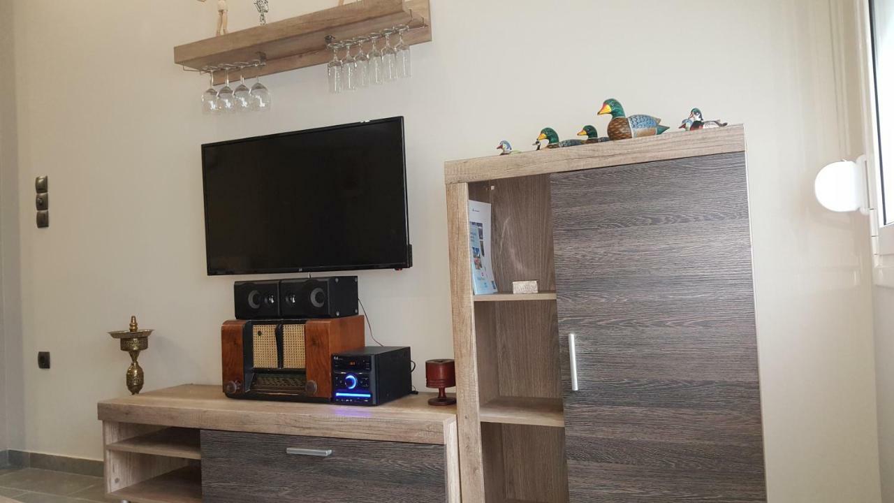 “zeus”, Stylish Luxury Business In The Heart Of Athens. *